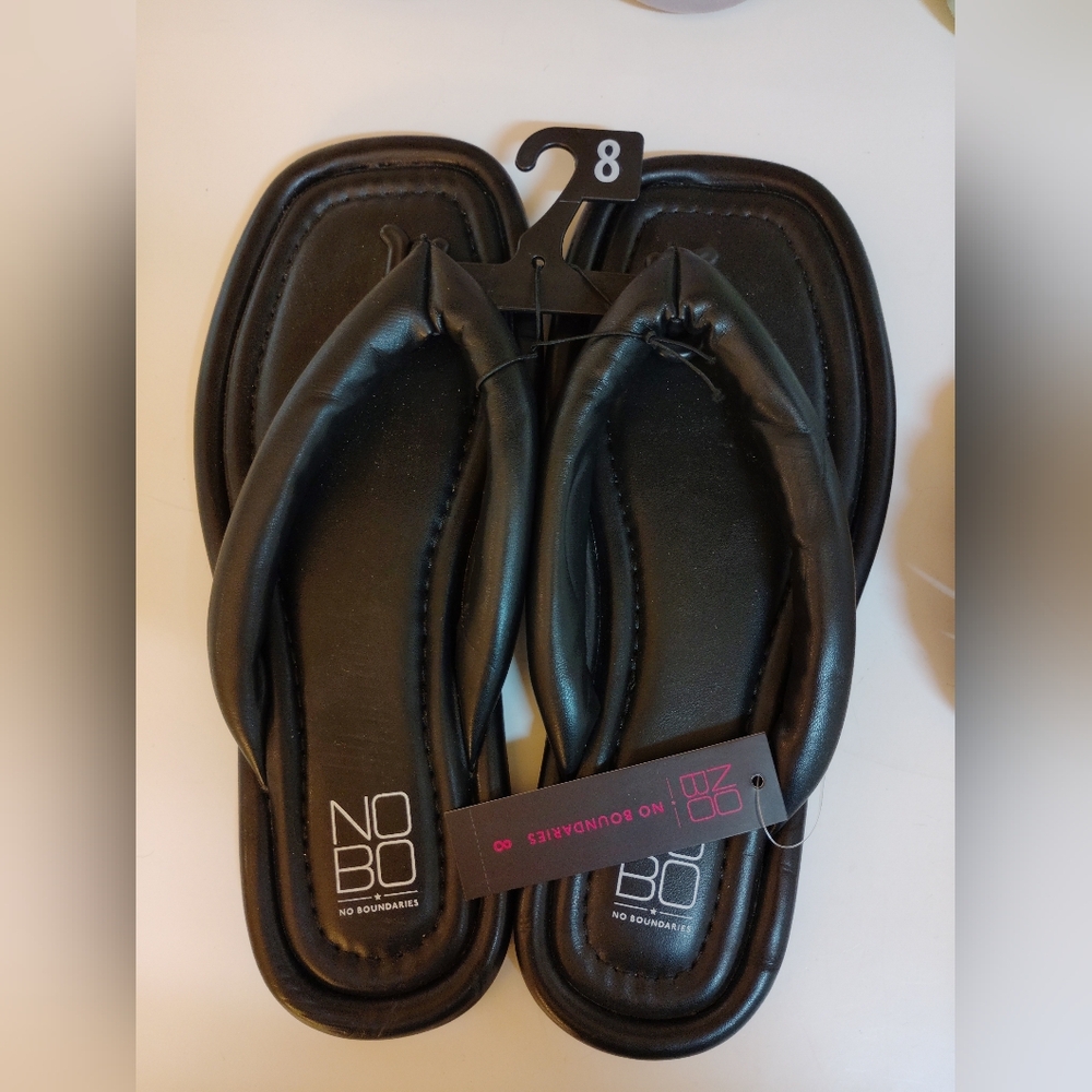No Boundaries Flip Flop Lot in Lavender, Mint, Black, and White - Picture 4 of 5